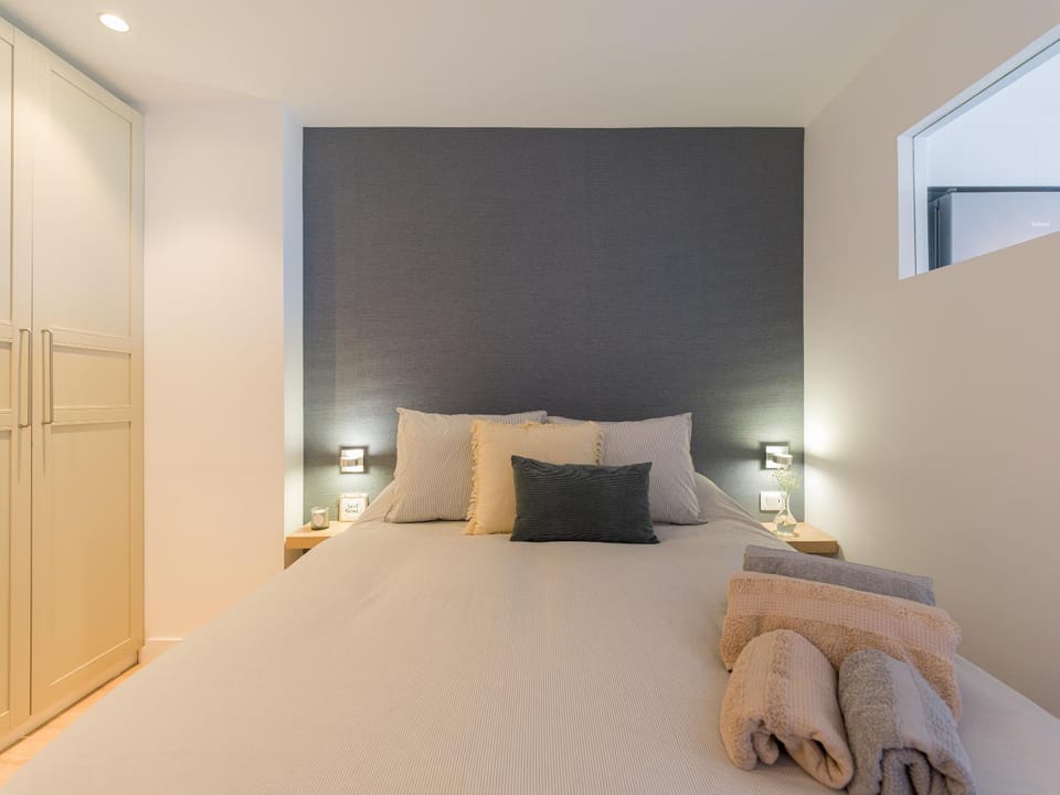 Bed, Photo of the whole room, Bedroom, towels, wardrobe