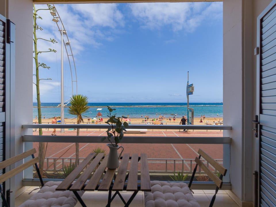 Natural landscape, View (from property/room), Balcony/Terrace, Seating area, Beach