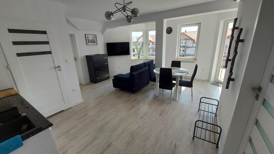 Communal lounge/ TV room, TV and multimedia, Kitchen or kitchenette, Living room, Seating area, Dining area