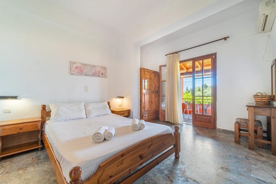 Property building, Living room, Bedroom