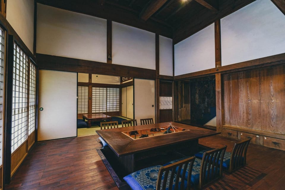 Photo of the whole room, Dining area