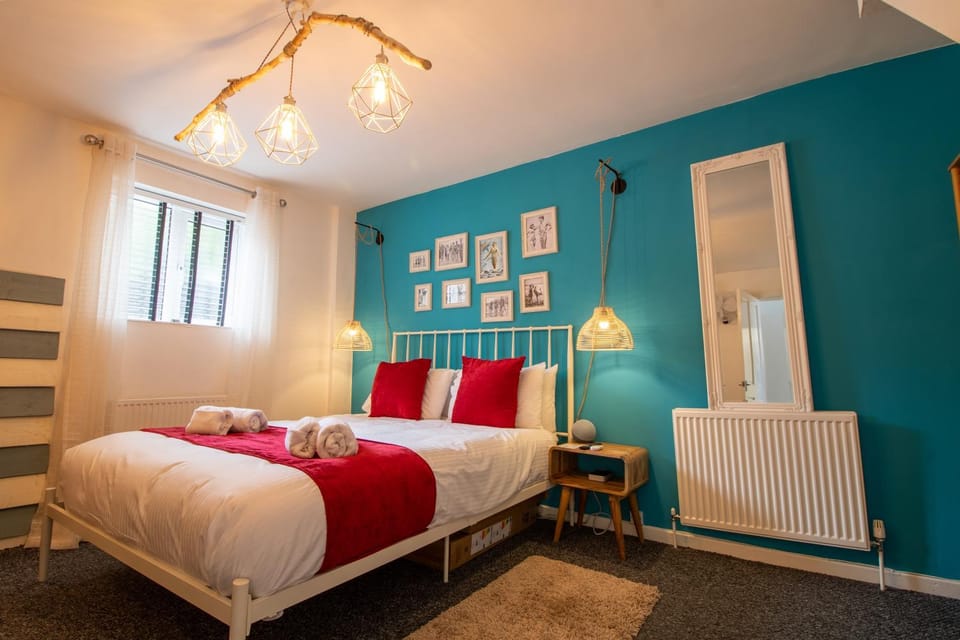 Bed, Photo of the whole room, Bedroom