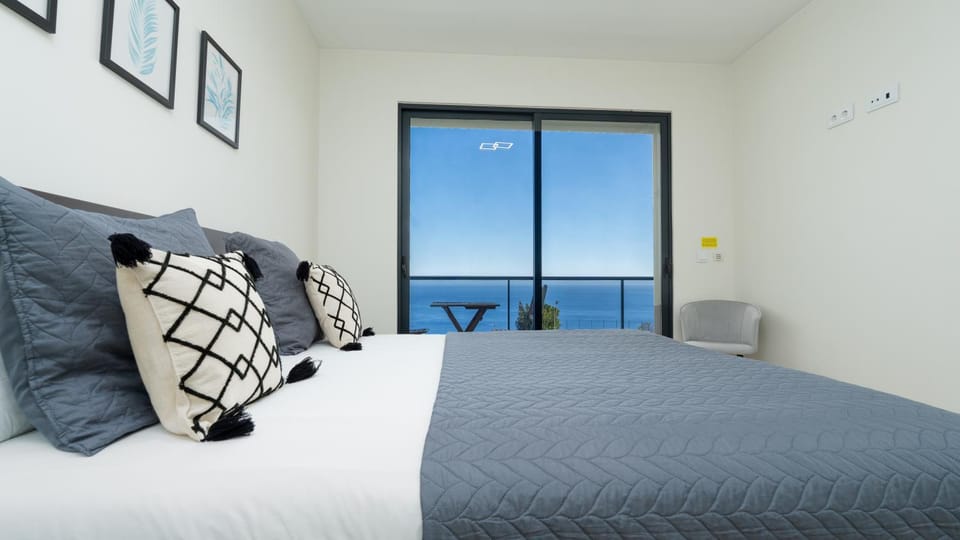 Evoque Villa by LovelyStay Villa in Madeira District