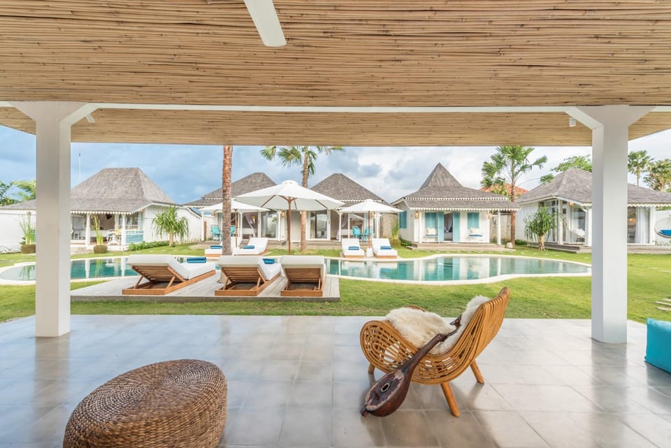 Property building, Pool view