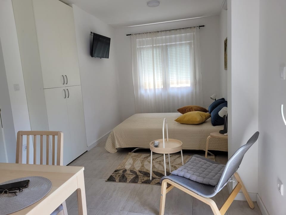 TV and multimedia, Dining area