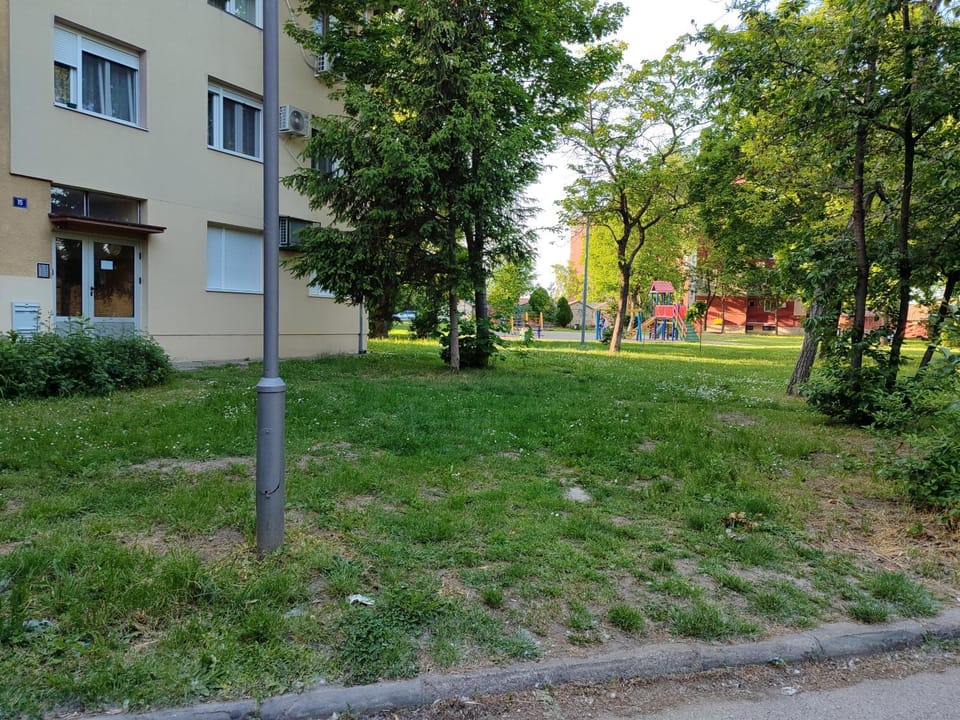 Property building, Neighbourhood