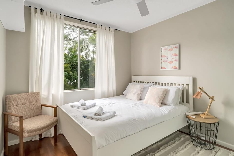 Bright 1 Bedroom Apartment in Lane Cove House in Sydney