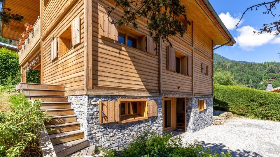 Property building, Spring, Day, Natural landscape, Garden, Garden view, Mountain view