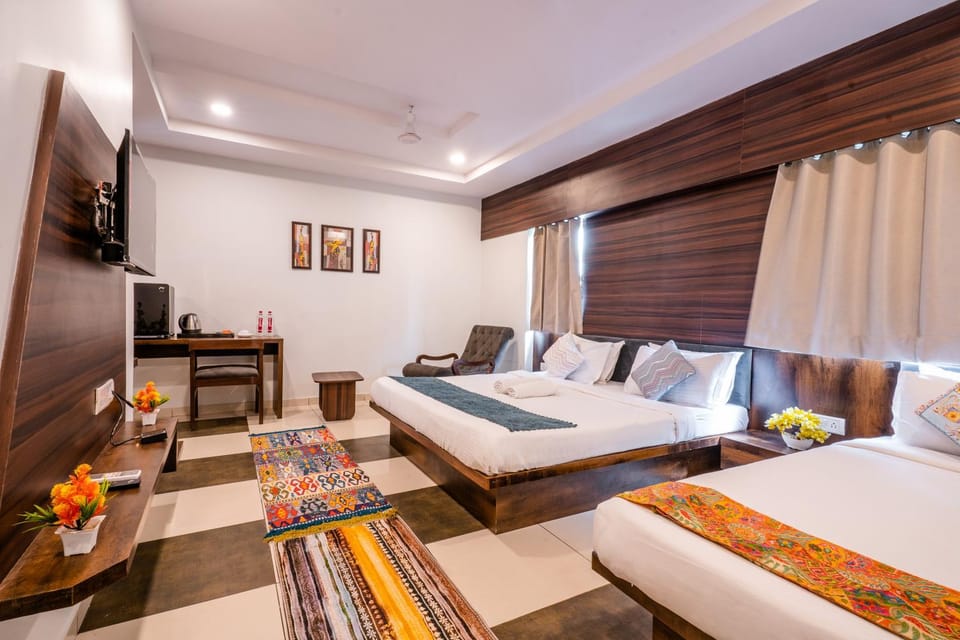 Bed, TV and multimedia, Bedroom