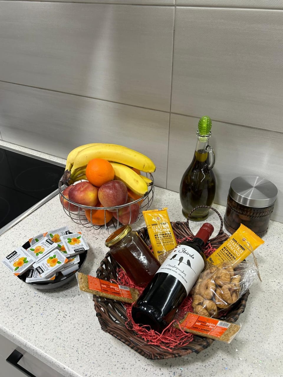 Kitchen or kitchenette, Food and drinks, Food, Drinks, Alcoholic drinks