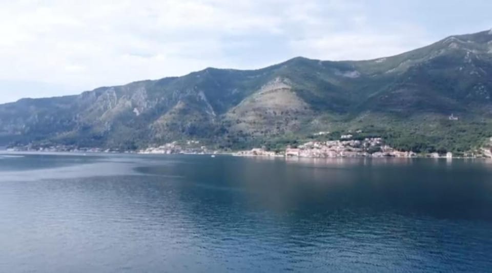 lovely apartment on the sea shore, with a view and free Wi-Fi Apartment in Dobrota