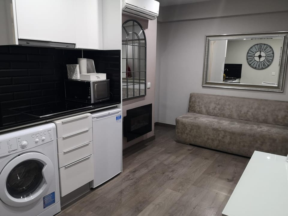 Kitchen or kitchenette, Living room, Seating area