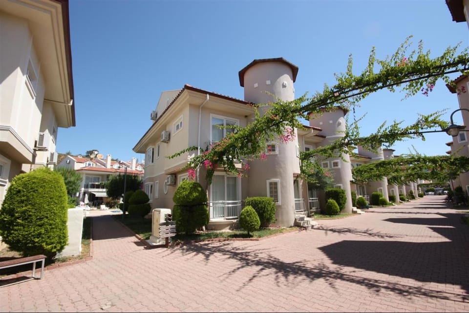 Property building, Day, Street view