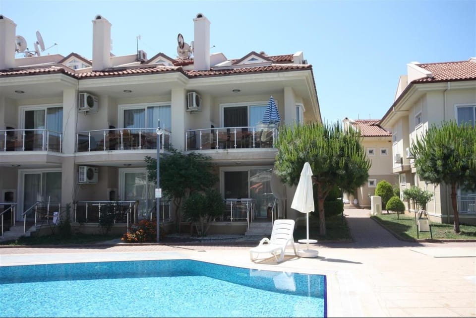 Property building, Patio, Pool view, Swimming pool, sunbed