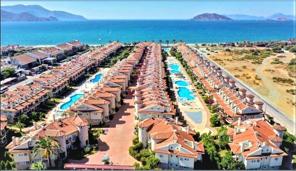 Nearby landmark, Day, Neighbourhood, Natural landscape, Bird's eye view, Garden, Beach, City view, Pool view, Sea view, Street view, Swimming pool, Location