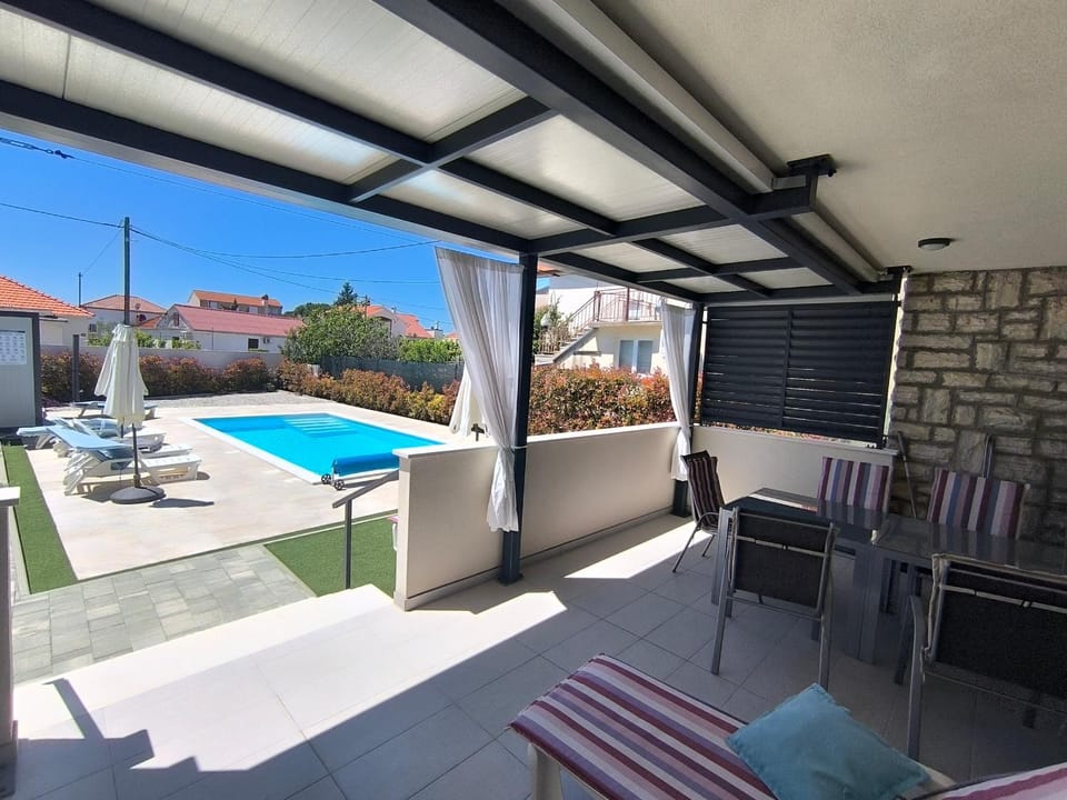 Balcony/Terrace, Seating area, Pool view, sunbed