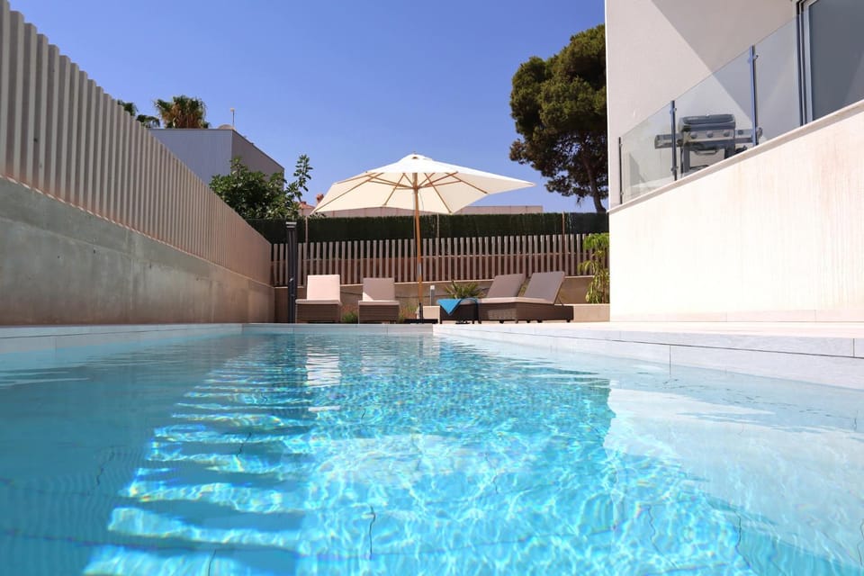 Swimming pool, Swimming pool