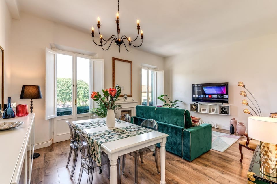 TV and multimedia, Living room, Seating area, Dining area