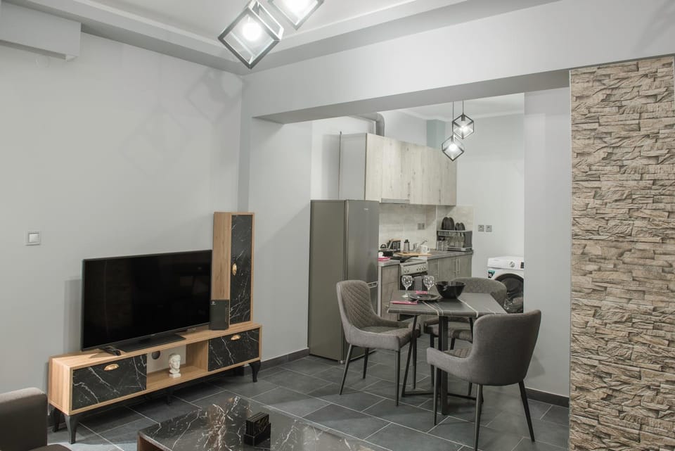 TV and multimedia, Living room, Seating area, Dining area