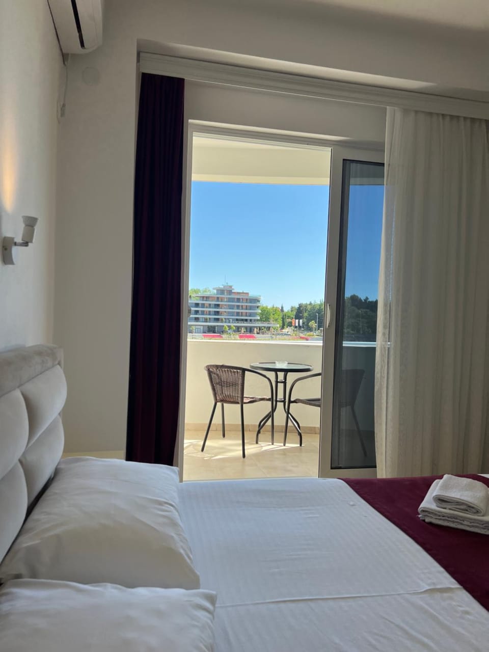 Bed, Natural landscape, View (from property/room), Balcony/Terrace, Bedroom, Mountain view, towels