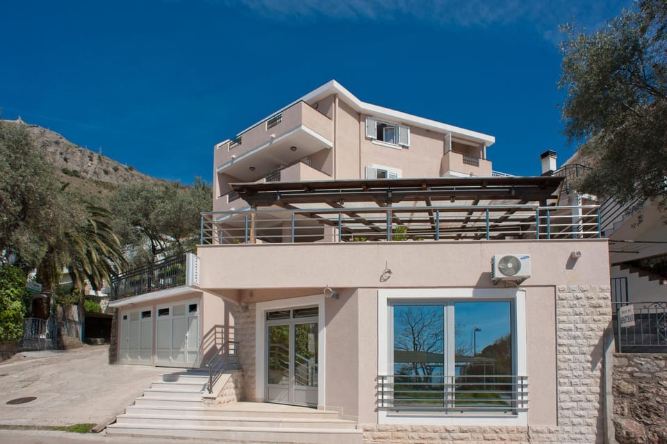 Property building, Day