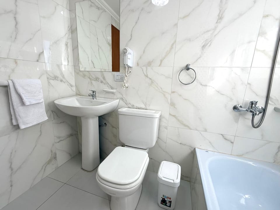 Bathroom, Bath, towels