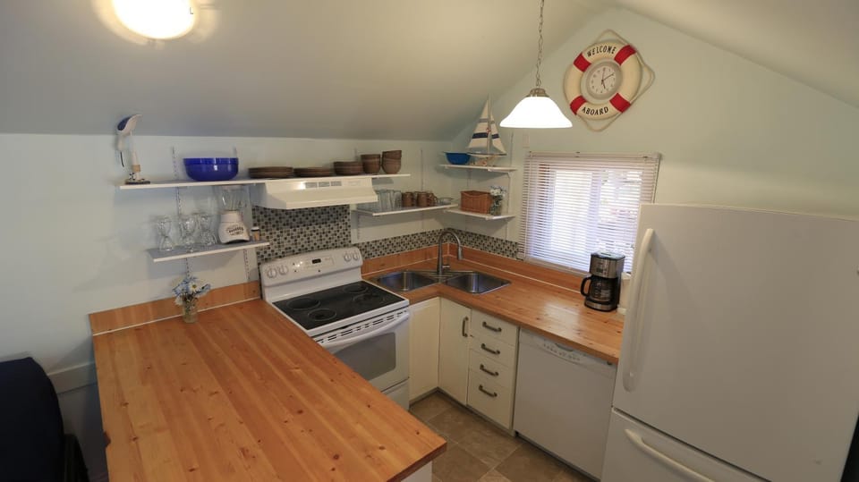 Plovers Cove Cottage House in Wasaga Beach