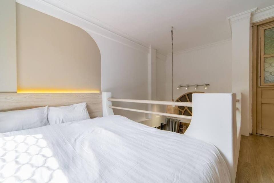 Holly HideAway-Cozy Nest -Balcony- City Center Apartment in Hanoi