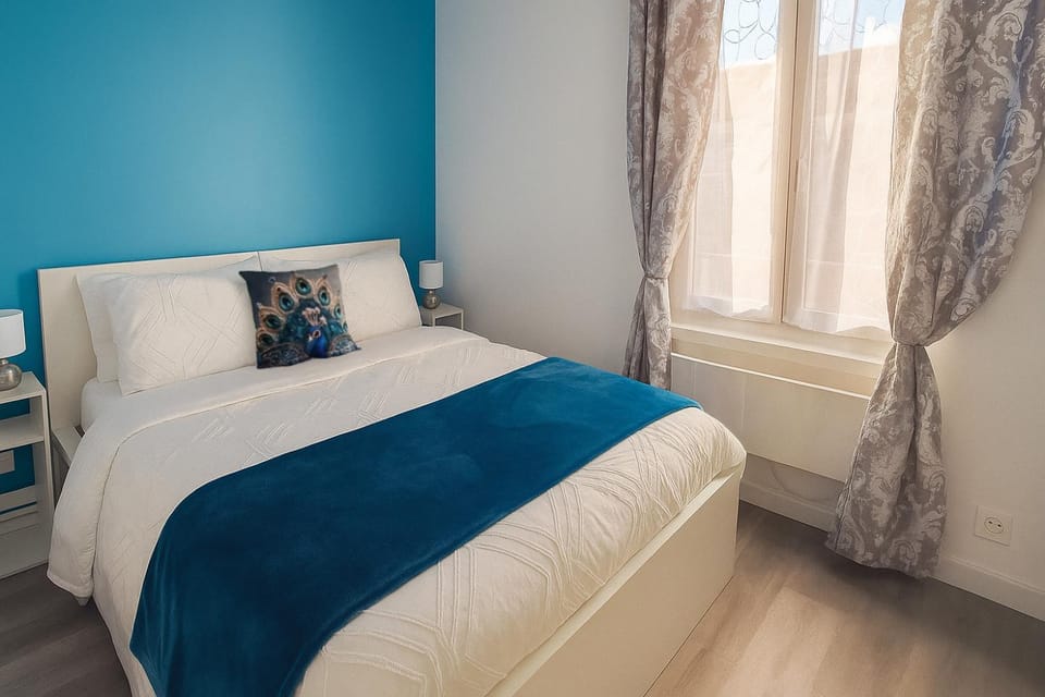 Bed, Photo of the whole room, Bedroom