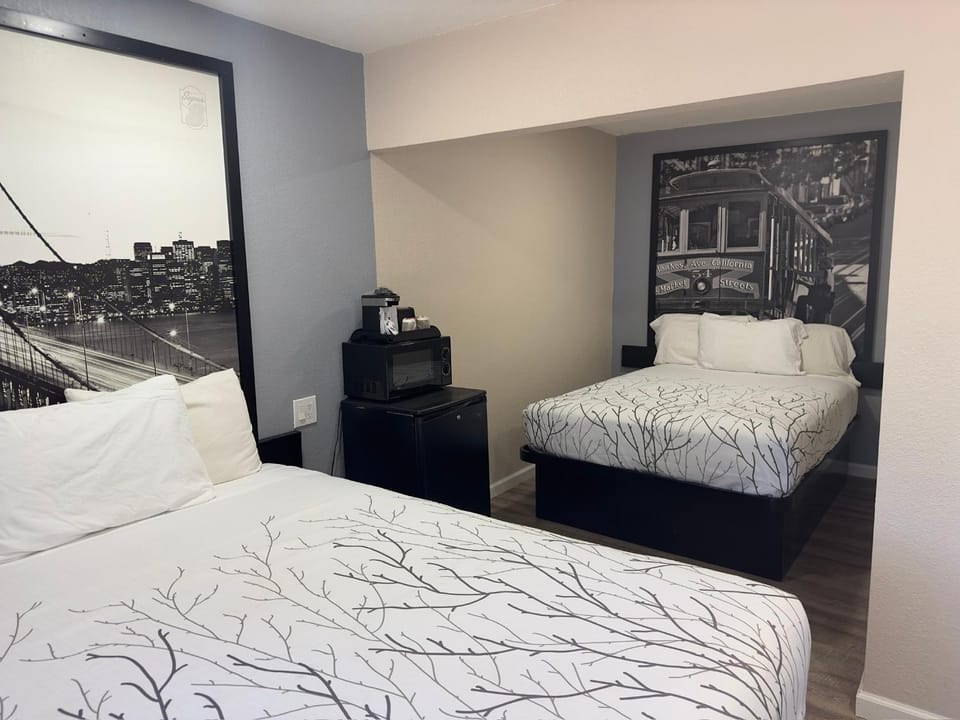 Western Village Inn-NEWLY RENOVATED Motel in Willits