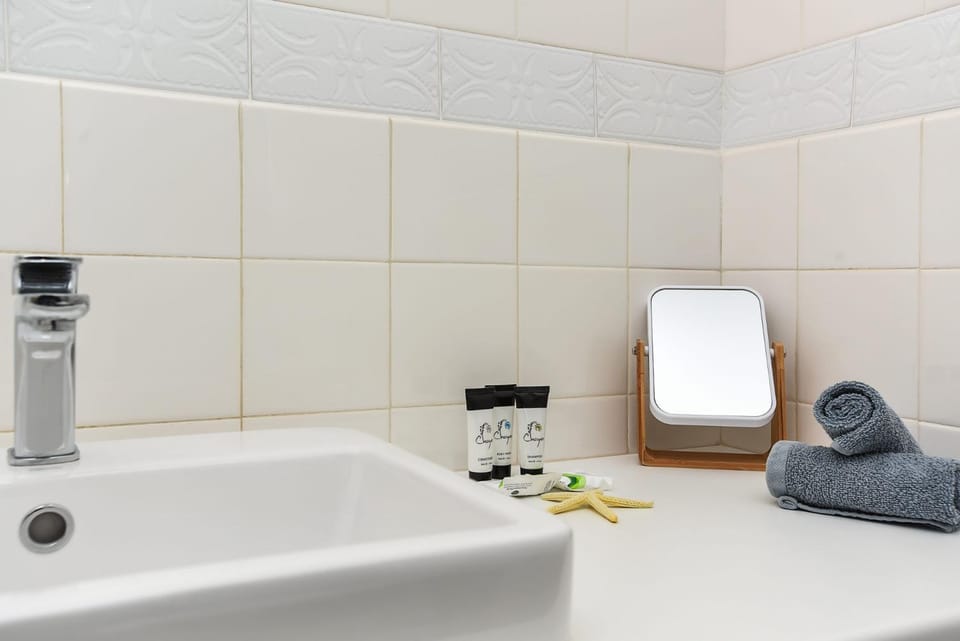 Bathroom, towels