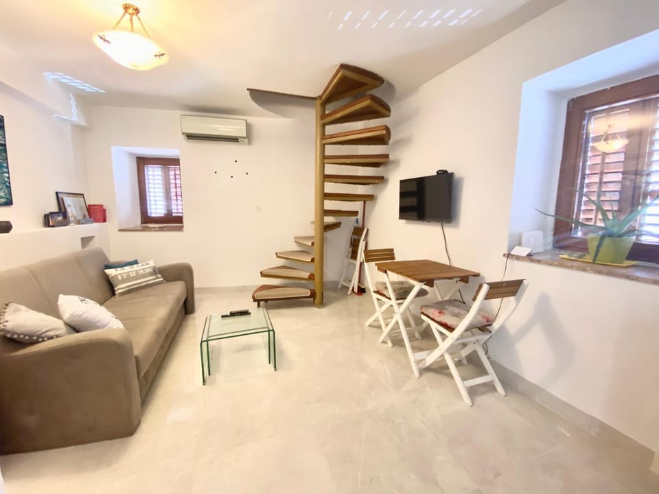Apartment Center Old Town - 1min to palace Apartment in Split