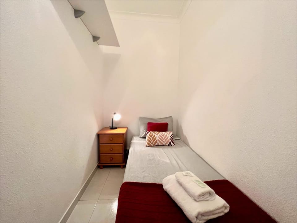 Bed, Bedroom