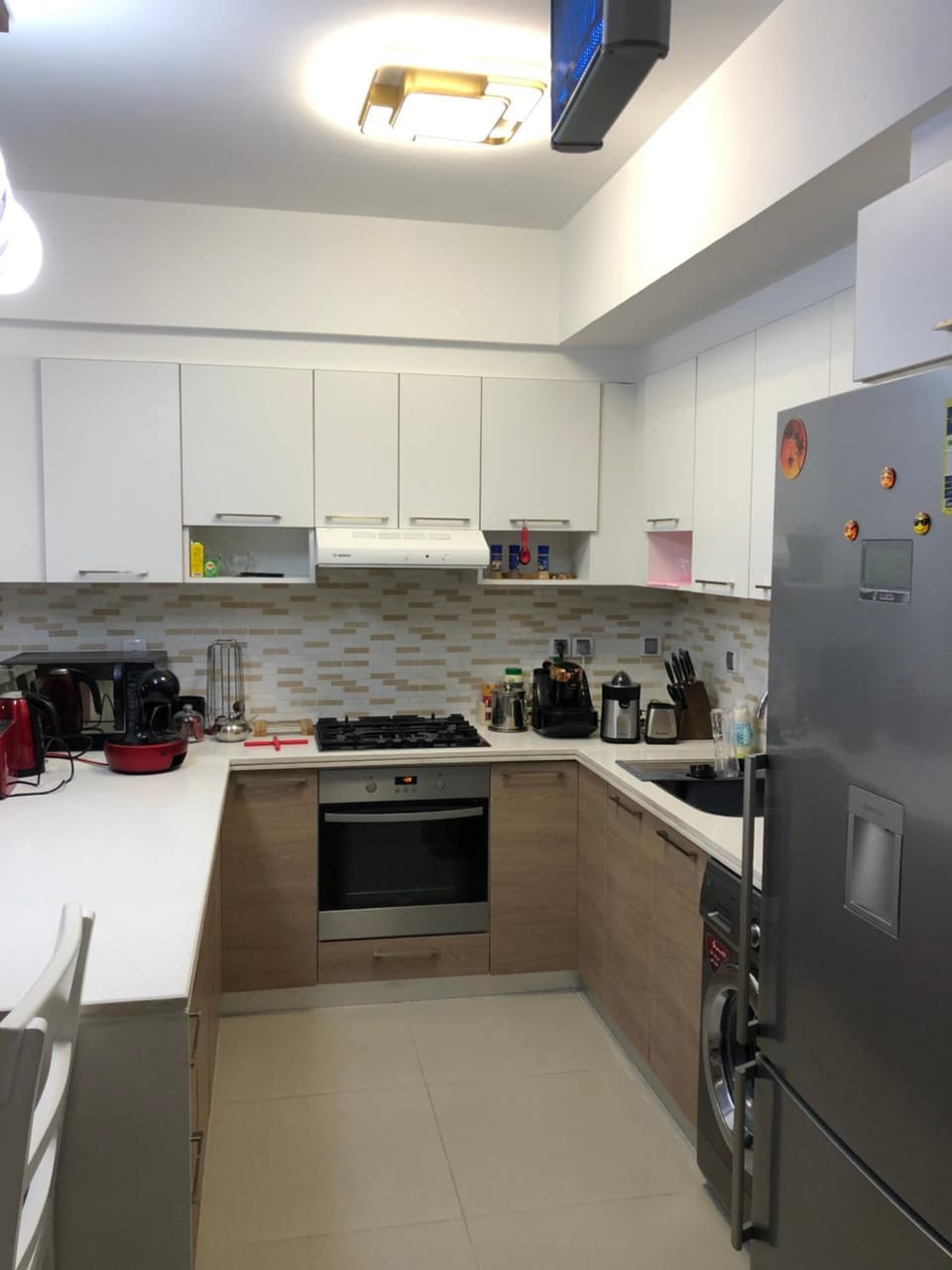Kitchen or kitchenette, minibar, oven, stove, toaster