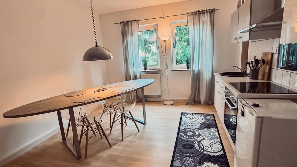 Kitchen or kitchenette, Dining area, oven, stove