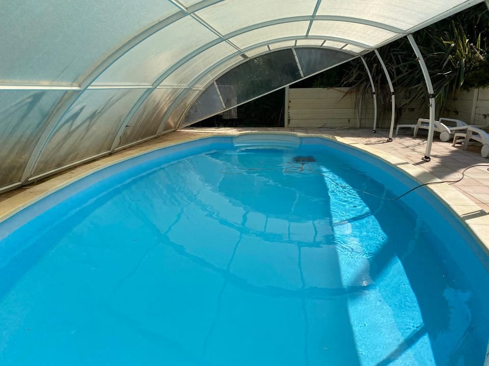 Swimming pool, Swimming pool