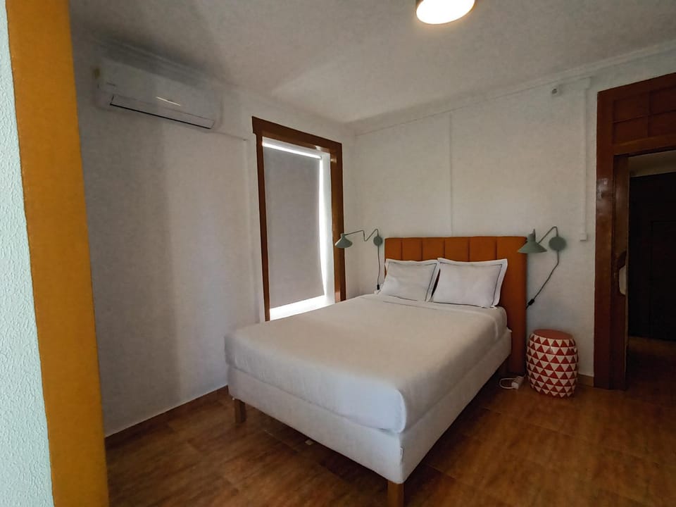 Bed, Photo of the whole room, Bedroom, air conditioner