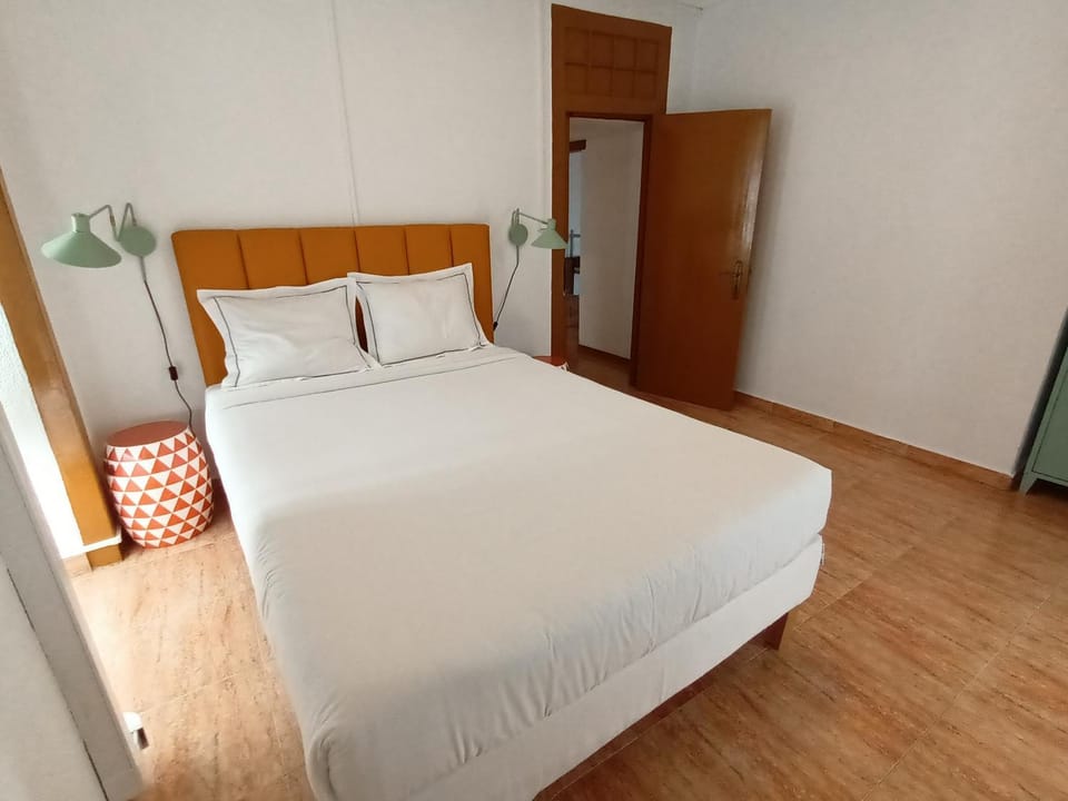Bed, Photo of the whole room, Bedroom