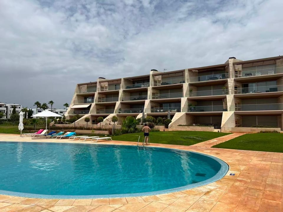 Gorgeous apartment with pools and golf court view Apartment in Quarteira