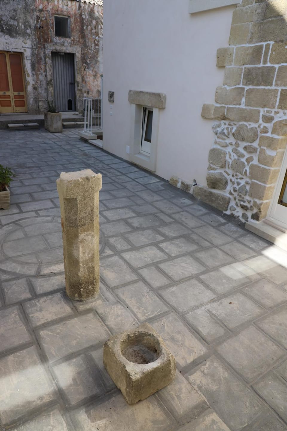 Inner courtyard view, Internal: Not applicable to any particular room