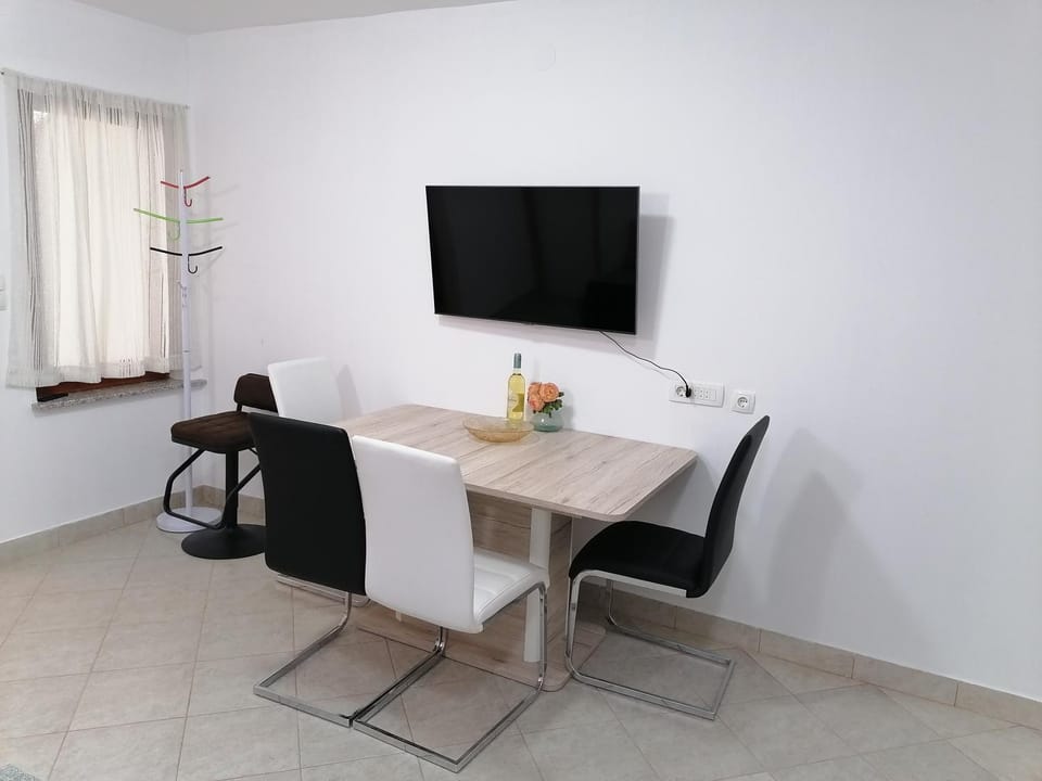 TV and multimedia, Dining area