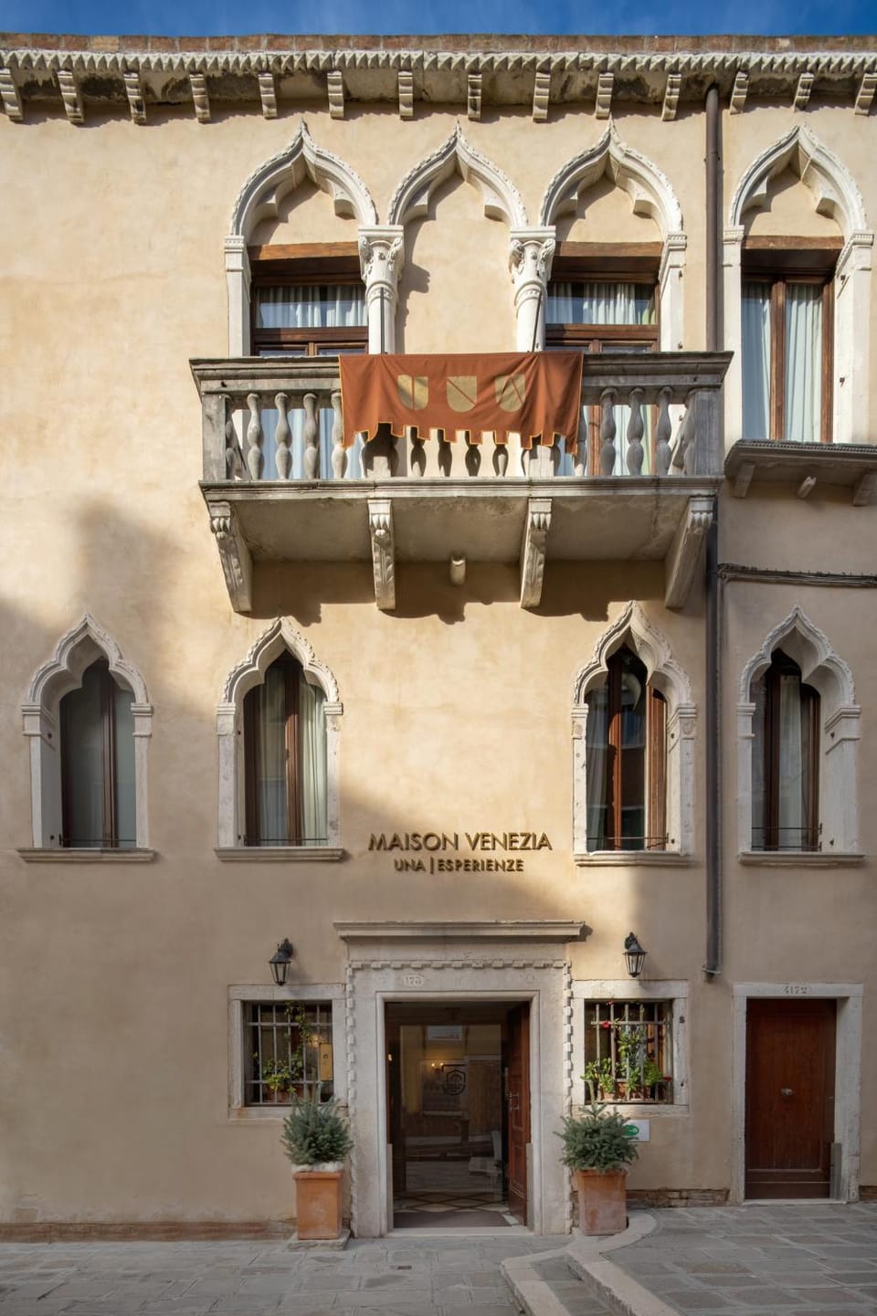 Facade/entrance