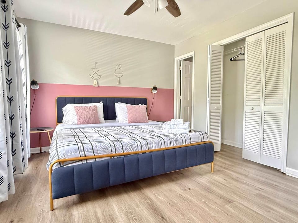 NEW 2b2b ENTIRE TOWNHOUSE PLACE COZY and QUIET SP1271 House in Georgia
