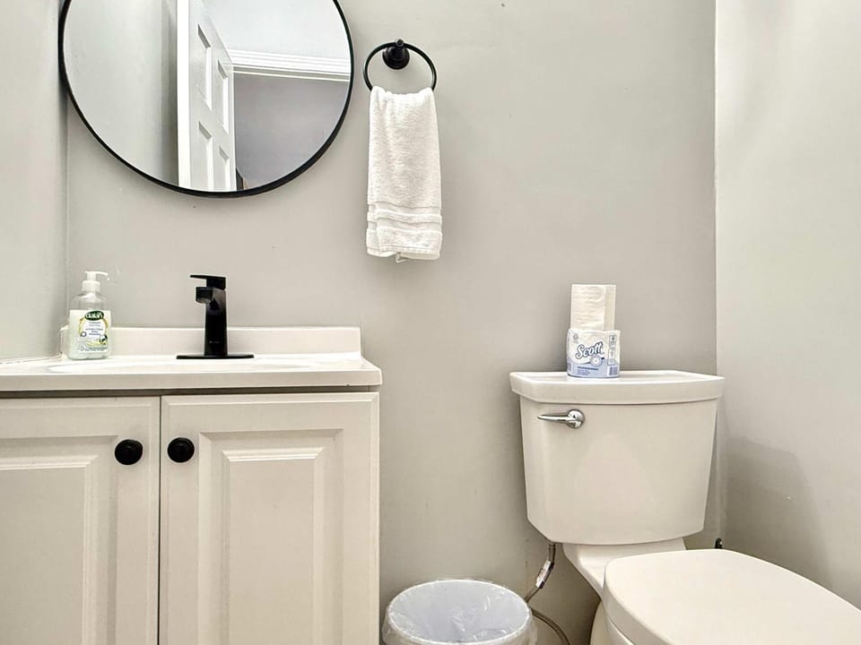 NEW 2b2b ENTIRE TOWNHOUSE PLACE COZY and QUIET SP1271 House in Georgia