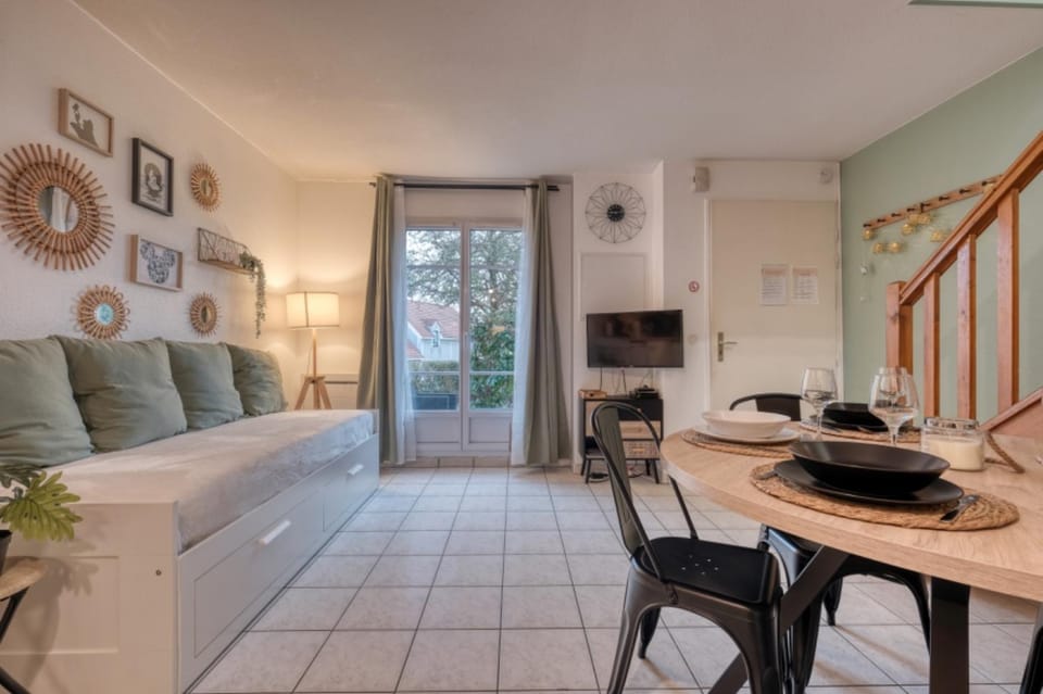 Bed, Living room, Dining area