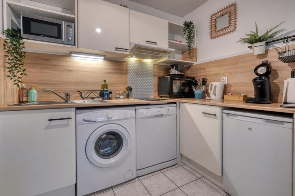 Kitchen or kitchenette, dishwasher, oven, stove, washing machine