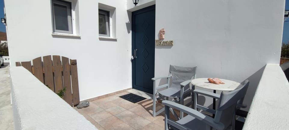 Facade/entrance, Day, Balcony/Terrace