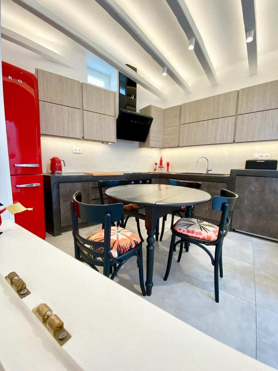 Kitchen or kitchenette, Dining area