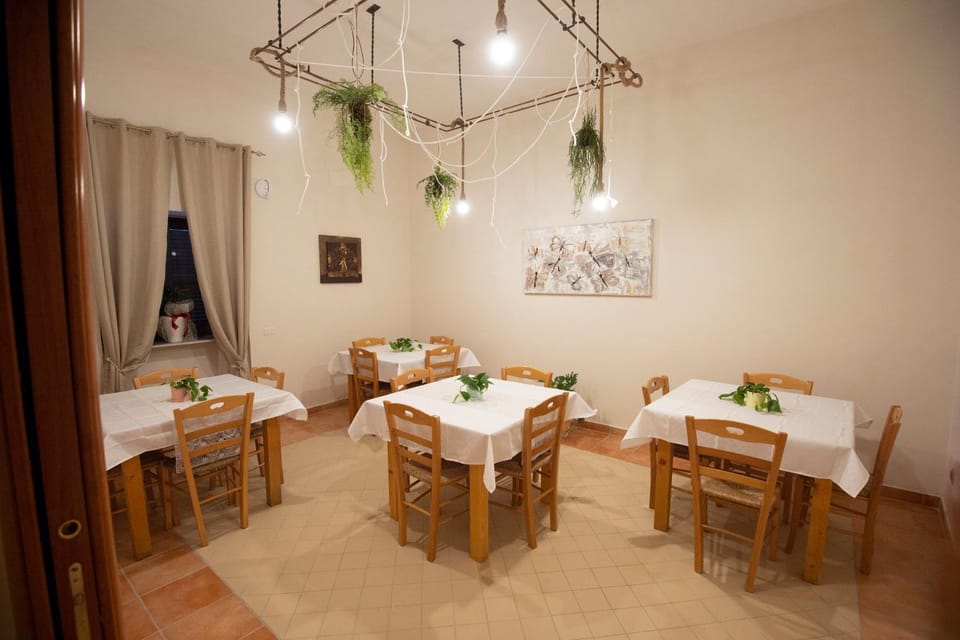 Restaurant/places to eat, Dining area