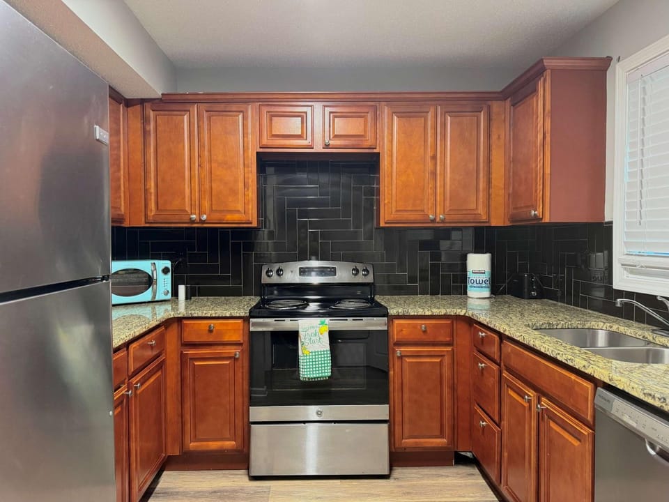 NEW ENTIRE PLACE COZY QUIET 2b2b TOWNHOUSE SP1261 House in Georgia
